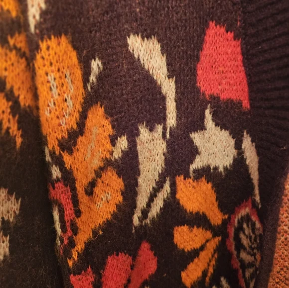 Vintage Euro 70s Basement Wrap - Picture 3 of 6